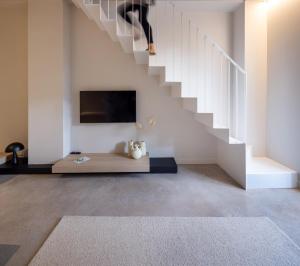 Televízia a/alebo spoločenská miestnosť v ubytovaní YOURS boutique stay