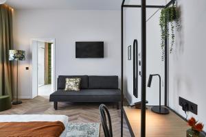 TV a/nebo společenská místnost v ubytování Urban Yard Hotel