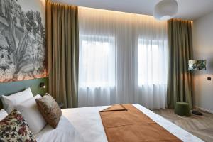 Postel nebo postele na pokoji v ubytování Urban Yard Hotel