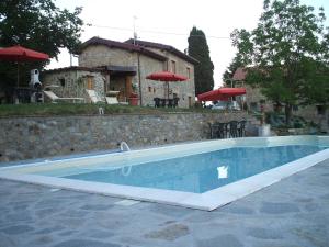 Bazén v ubytování Agriturismo il Tiglio nebo v jeho okolí