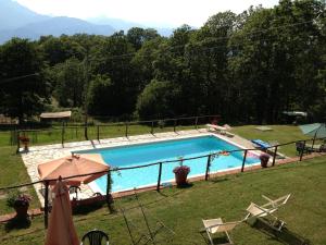 Bazén v ubytování Agriturismo il Tiglio nebo v jeho okolí