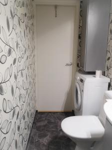Bilik mandi di ELZA - Modern flat in Närpes Centre - 24h Check in