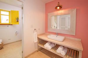 Koupelna v ubytování Boardwalk Boutique Hotel Aruba - Adults Only