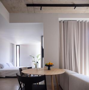 Posteľ alebo postele v izbe v ubytovaní YOURS boutique stay