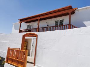 A balcony or terrace at Apartamentos Anjomacar A