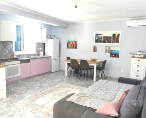 a living room with a kitchen and a table with chairs at Vila Petra in Zaboric