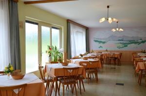 Restaurace v ubytování Pension Hribernig + 33 fotografií