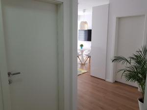 Televízia a/alebo spoločenská miestnosť v ubytovaní Marina Rijeka Center apartments