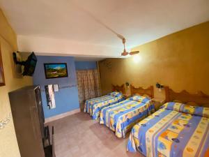 Tempat tidur dalam kamar di Hotel Donaji