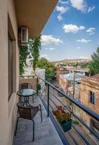 Balkon oz. terasa v nastanitvi Constant Tbilisi
