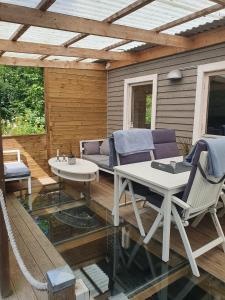 Afbeelding uit fotogalerij van Skogsbäckens stugby AB in Tomelilla