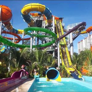 A piscina localizada em Divino Lugar ou nos arredores
