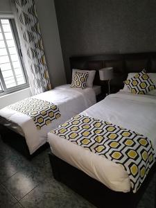 
a hotel room with two beds and two lamps at Shams Alweibdeh Hotel Apartments in Amman
