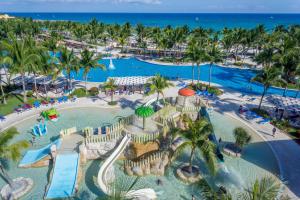 The swimming pool at or close to Barceló Maya Colonial - All Inclusive