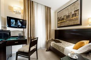 TV a/nebo společenská místnost v ubytování Yes Hotel Boutique Rome