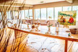 Posezení v ubytování Nomi Resort + 37 fotografií