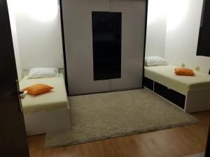 two beds in a room with a mirror at FARAON pn 3 in Paraćin