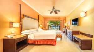 Letto o letti in una camera di Barceló Maya Palace - All Inclusive