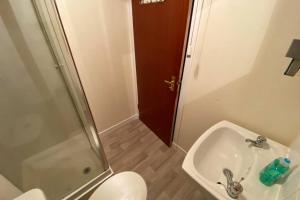 Ένα μπάνιο στο Cosy Central Apartment in Historic Dunkeld +7 φωτογραφίες