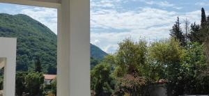 A general mountain view or a mountain view taken from Az apartmant