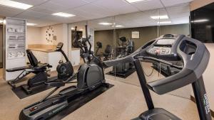 a gym with several exercise bikes in a room at Best Western Historic Area in Williamsburg