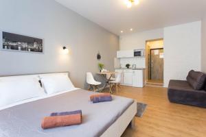 Χώρος καθιστικού στο Modern studio beside metro Yaroslava Mudroho, Universytet - Chernyshevska str 95-7