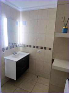 a bathroom with a sink and a mirror at Pebble beach apartamento, Amarilla golf in San Miguel de Abona