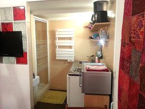 a small kitchen with a stove and a refrigerator at Adorable Studette Nice Cessole in Nice