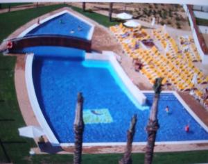 an overhead view of a large swimming pool at Blanes Apartamento S'Abanell central park in Blanes