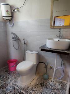 Ένα μπάνιο στο Chamba Nest