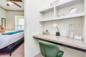 Your Emerald Luxury Escape-King Suite/MED/NRG/DTWN