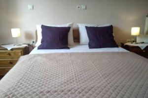 A bed or beds in a room at Xristina's Experience