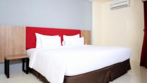 Kama o mga kama sa kuwarto sa Moritz Hotel RSAB Harapan Kita
