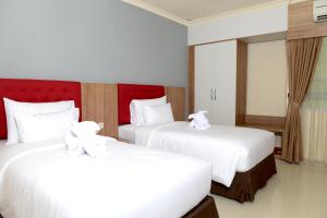 Kama o mga kama sa kuwarto sa Moritz Hotel RSAB Harapan Kita