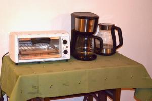 Set per la preparazione di tè e caffè presso Gästehaus Christophorus