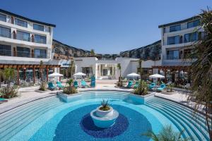 Бассейн в Liberty Fabay - Ultra All Inclusive или поблизости