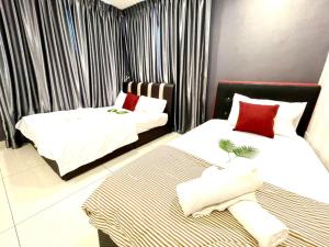 Ένα ή περισσότερα κρεβάτια σε δωμάτιο στο KSL City Mall 6-8pax（K26）Netflix｜Smart TV 55inch