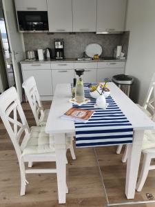 Kuchyň nebo kuchyňský kout v ubytování Hausboot Casa di Lago