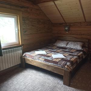 Кровать или кровати в номере Khatyna u Dolyni