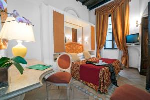 a hotel room with a bed and a table and chair at La Residenza del Sole al Pantheon in Rome