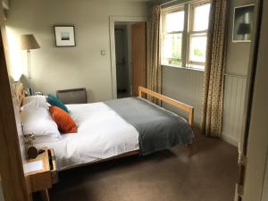 a bedroom with a bed and a window at The Cross Keys in Kippen in Kippen