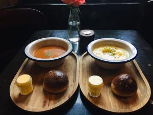 Cibo presso la locanda o nelle vicinanze