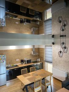 Η κουζίνα ή μικρή κουζίνα στο Criss apartament