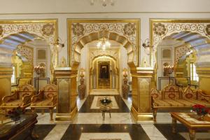 Χώρος καθιστικού στο The Raj Palace (Small Luxury Hotels of the World)