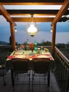 a table on the balcony with a view of the ocean at B&B da Paolo con vista Lago di Garda in San Zeno di Montagna