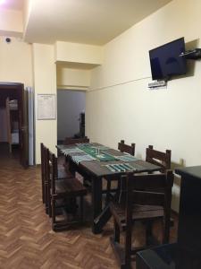 Televiisor ja/või meelelahutuskeskus majutusasutuses Kataryn Hostel