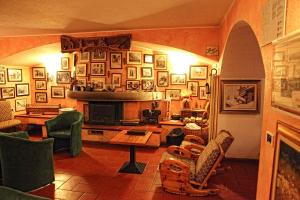 Posezení v ubytování À l'Hostellerie Du Paradis
