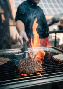 In lodge konukların erişimine açık barbekü olanakları