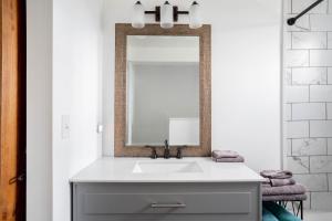 Koupelna v ubytování Cordova Retreat - 7 Minutes from the Ark! + 57 fotografií