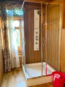 Bilik mandi di Green Paradise Houseboat - Centrally Heated